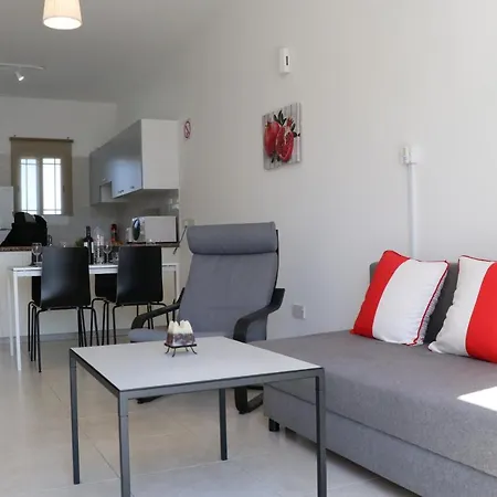 Cyking 2 Bed Apartment With Pool & 10 Min To Beach Paphos Exterior foto